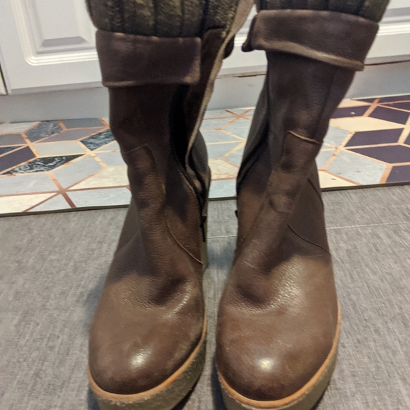 GAP size 8.5 lined heeled boot! π’ - Picture 3 of 3